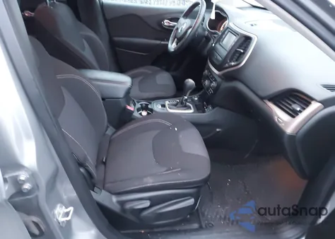 2015 Jeep Cherokee Latitude z USA, uszkodzony, nr VIN 1C4PJMCB7FW648733